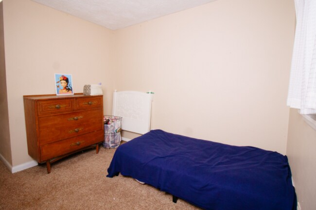 Building Photo - 1905 N Larkspur Dr