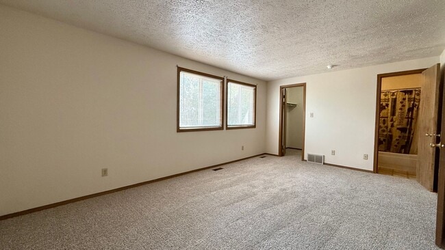 Building Photo - Move in Ready home on Piros
