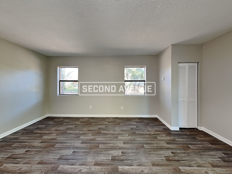 Building Photo - 2727 W 45th St