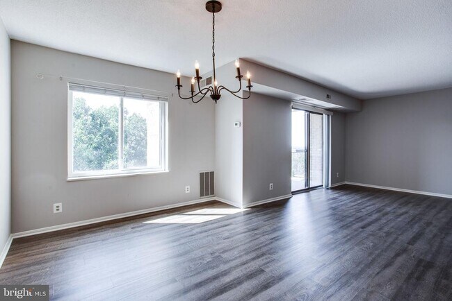 Building Photo - 8370 Greensboro Dr