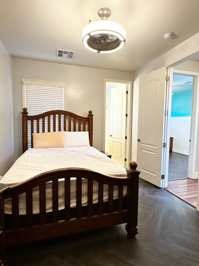 Building Photo - HIGHLY DESIRABLE AND SPACIOUS HOME FULLY EQUIPPED WITH SOLAR PANELS + LANDSCAPING INCLUDED