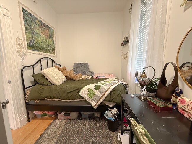 Building Photo - 1539 N Wells St