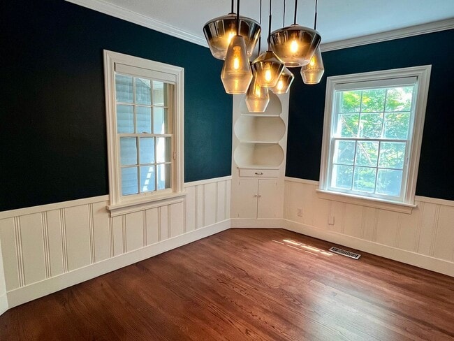 Building Photo - Super Cute 2 Bedroom 1 Bath!!