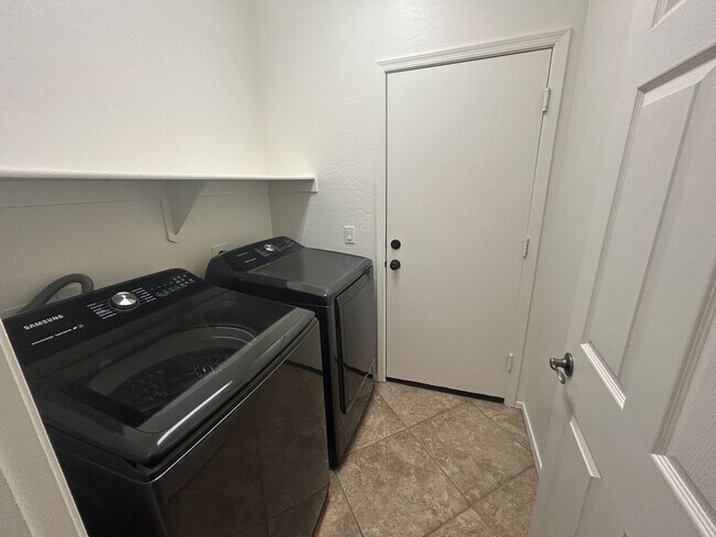 Building Photo - 16024 W Gelding Dr