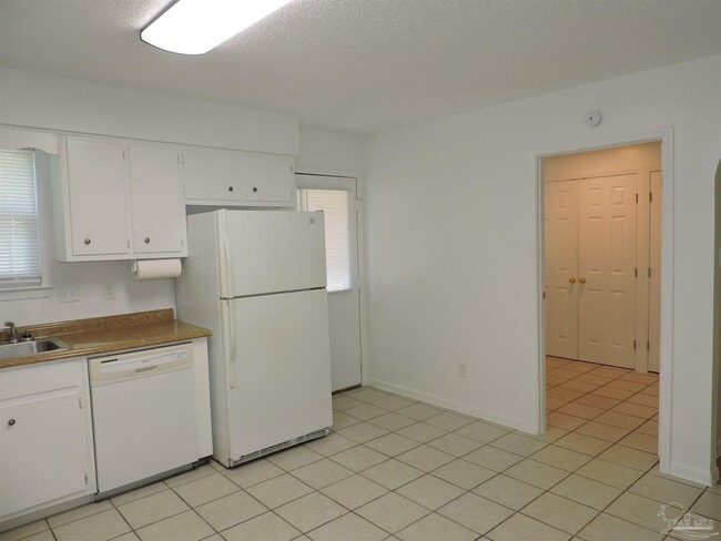 Building Photo - 6611 Bellview Pines Pl