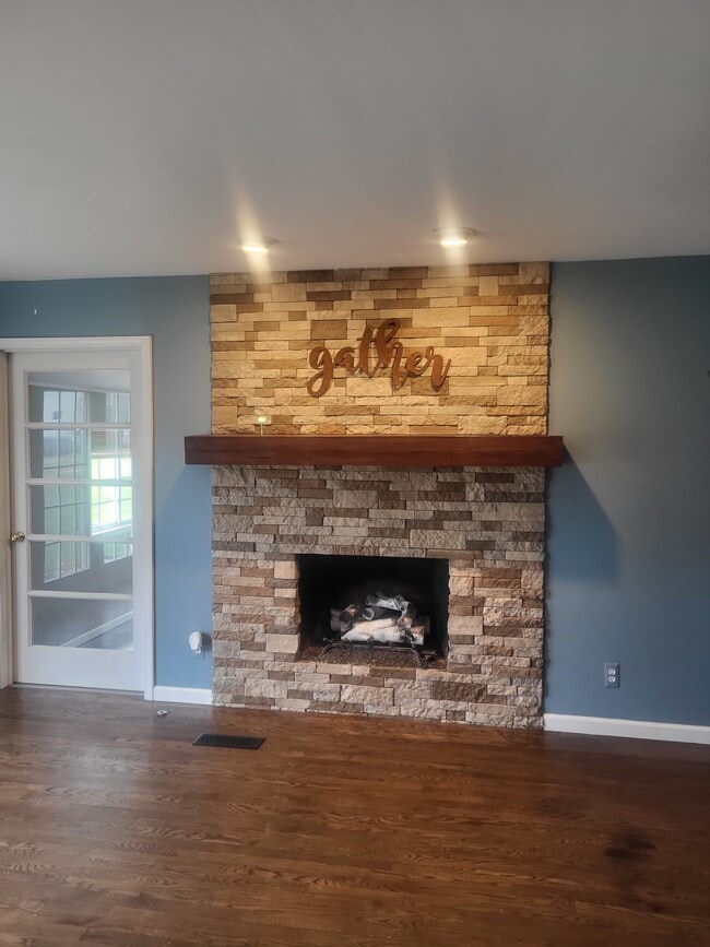 Building Photo - 520 Meadowbrook Dr