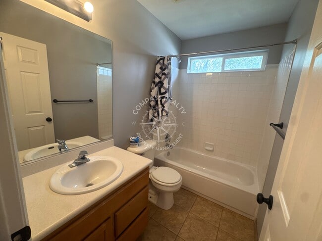 Building Photo - 372 Angus Cove