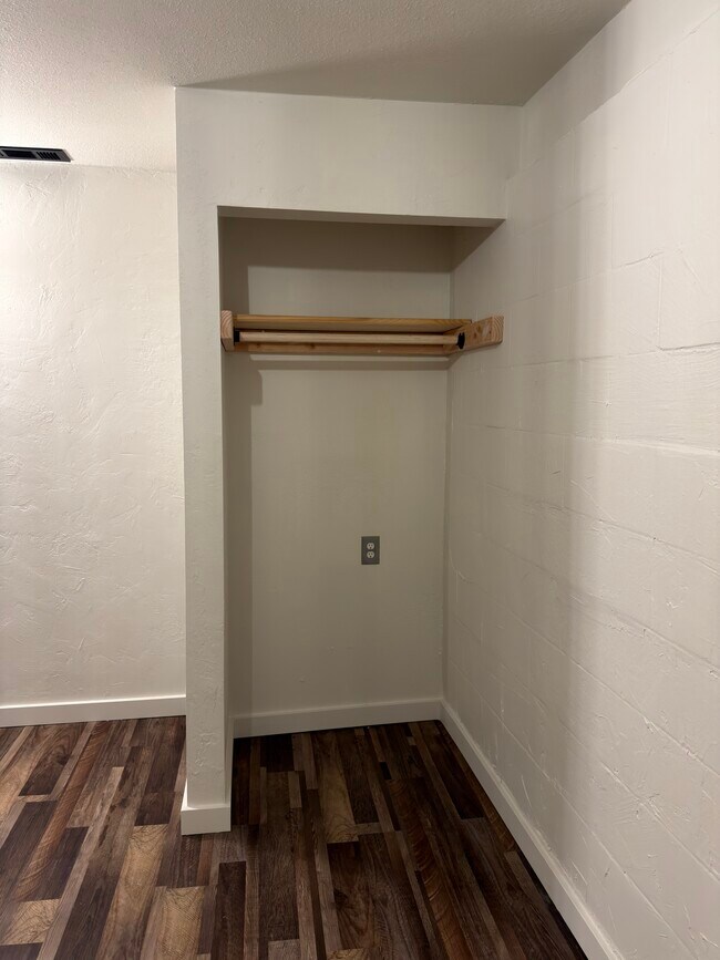 Building Photo - 2011 Oregon Ave