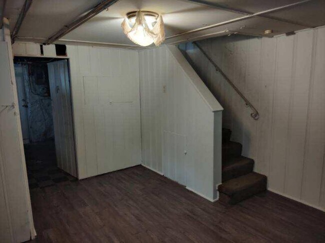 Building Photo - 4000 Elkader Rd