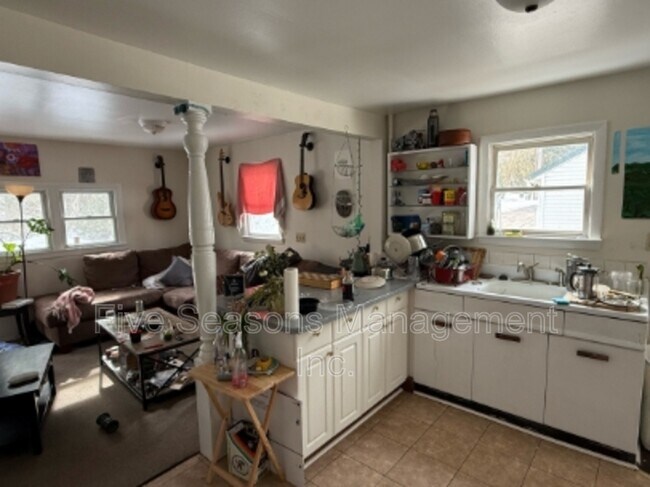 Building Photo - 362 Riverside Ave.