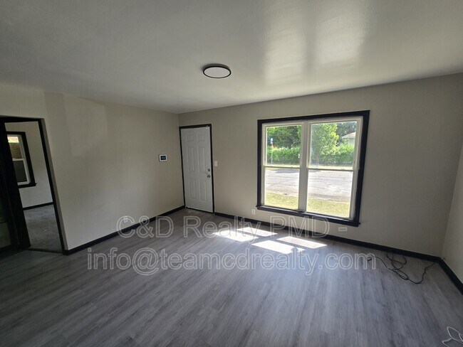Building Photo - 4308 E 143rd St