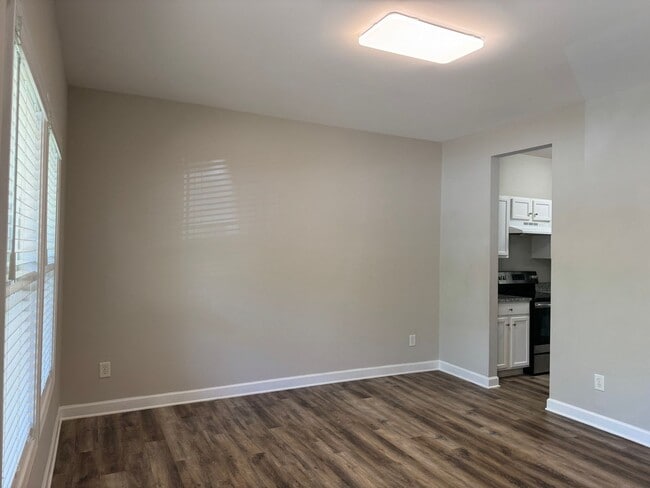 Building Photo - Two Bedroom Townhouse in Sherrills Ford wi...