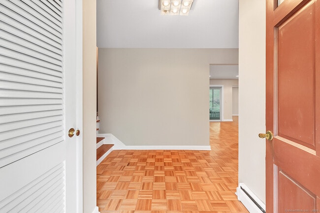 Building Photo - 6 Rivergate Woods