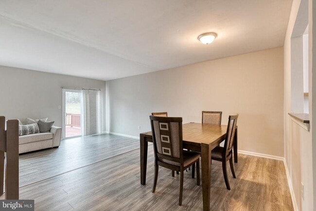 Building Photo - 3 Greenshire Ln