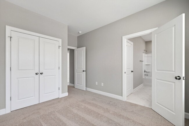 Building Photo - Charming Craftsman-Style 3-Bedroom Townhome in Garner!