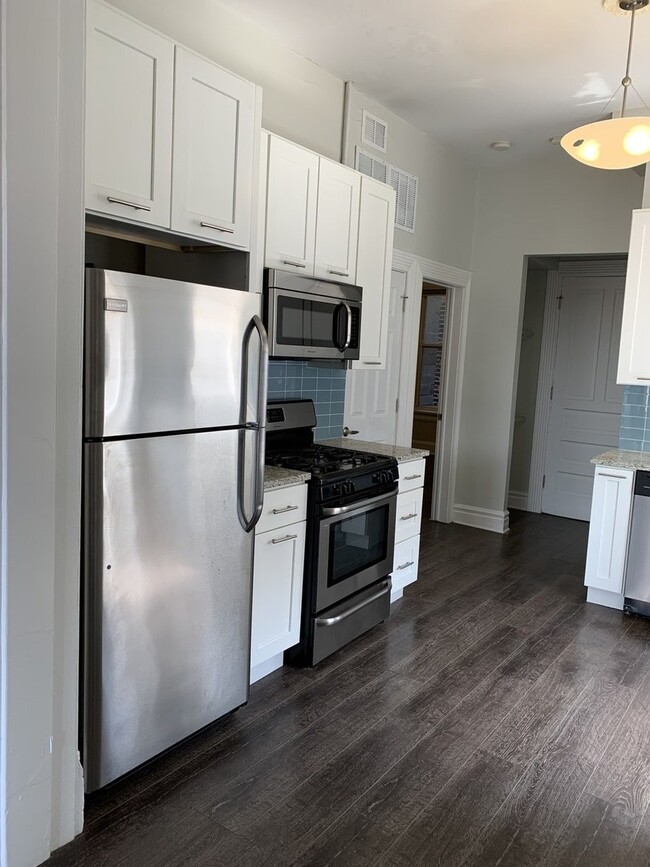 Building Photo - 1653 N Halsted St