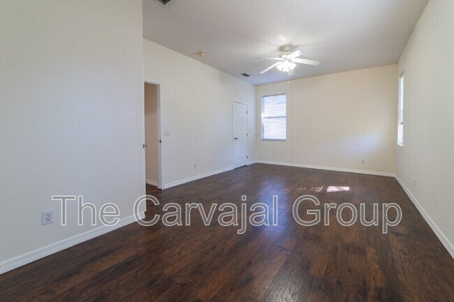 Building Photo - 423 Heather Hills Dr