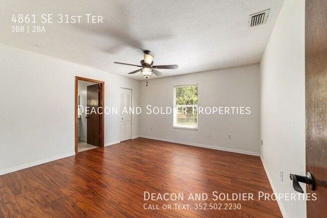 Building Photo - 4861 SE 31st Terrace