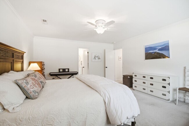 Building Photo - 3Bed/2.5Bath Family Home in Snee Farms