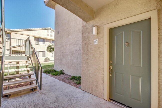 Building Photo - 16013 S Desert Foothills Pkwy