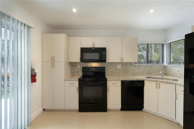 Building Photo - 9587 SW 148th Ave Cir E