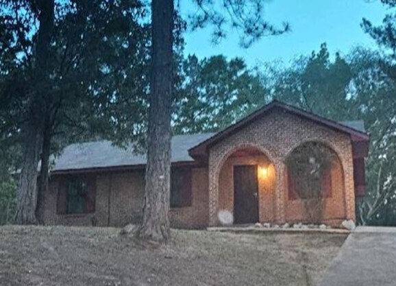 Primary Photo - 304 Lennard Ave