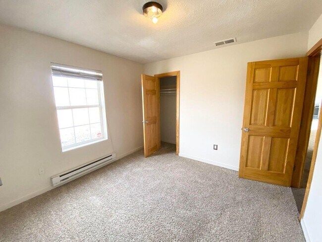 Building Photo - 910 11th Ave NW