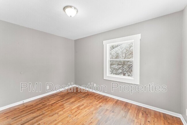 Building Photo - 1503 W 21st Terrace