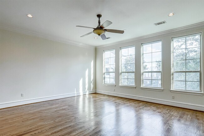 Building Photo - 5710 Darling St