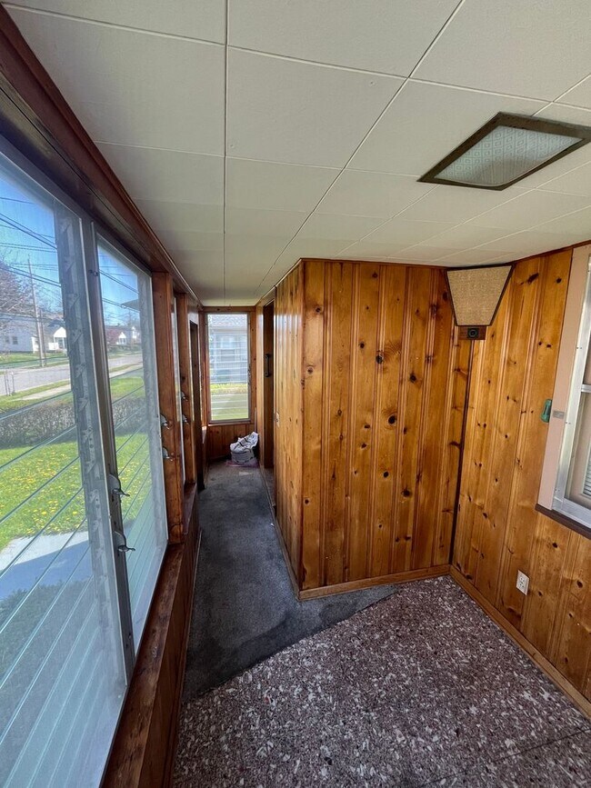 Building Photo - 3 Bedroom Home with In-Law Suite Available Near Rochester General