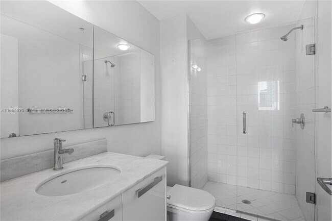 Building Photo - 601 NE 36th St