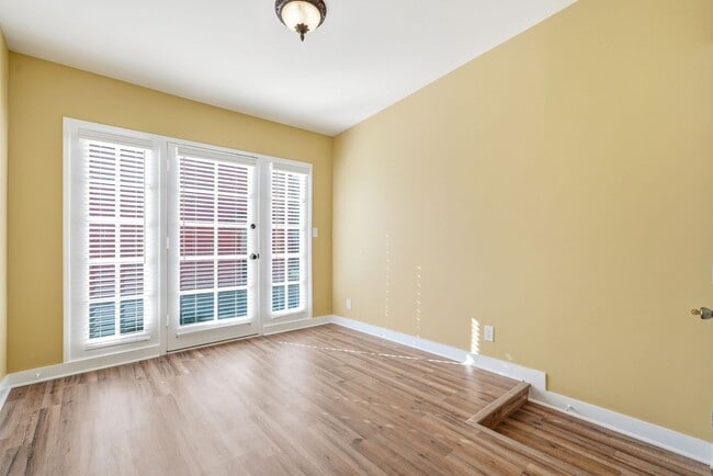 Building Photo - 314 E Palmyra Ave