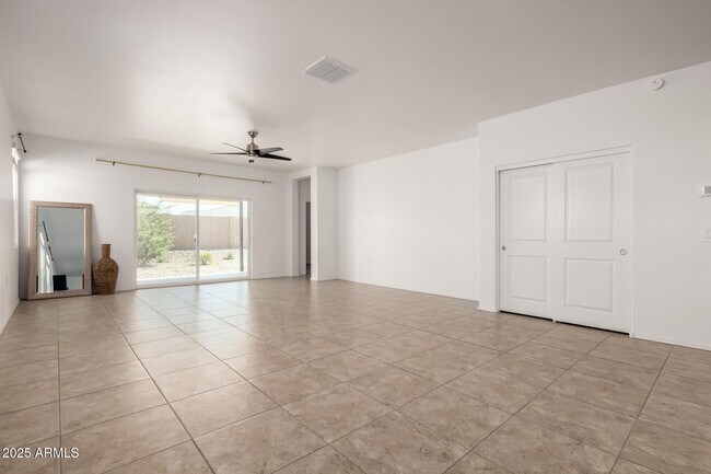 Building Photo - 5267 E Diatomite Dr