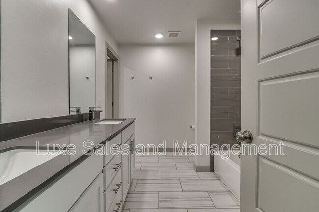 Building Photo - 13508 Vinita Dr