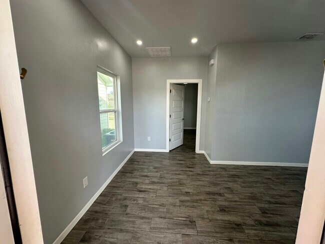 Building Photo - 1308 Quitaca Dr