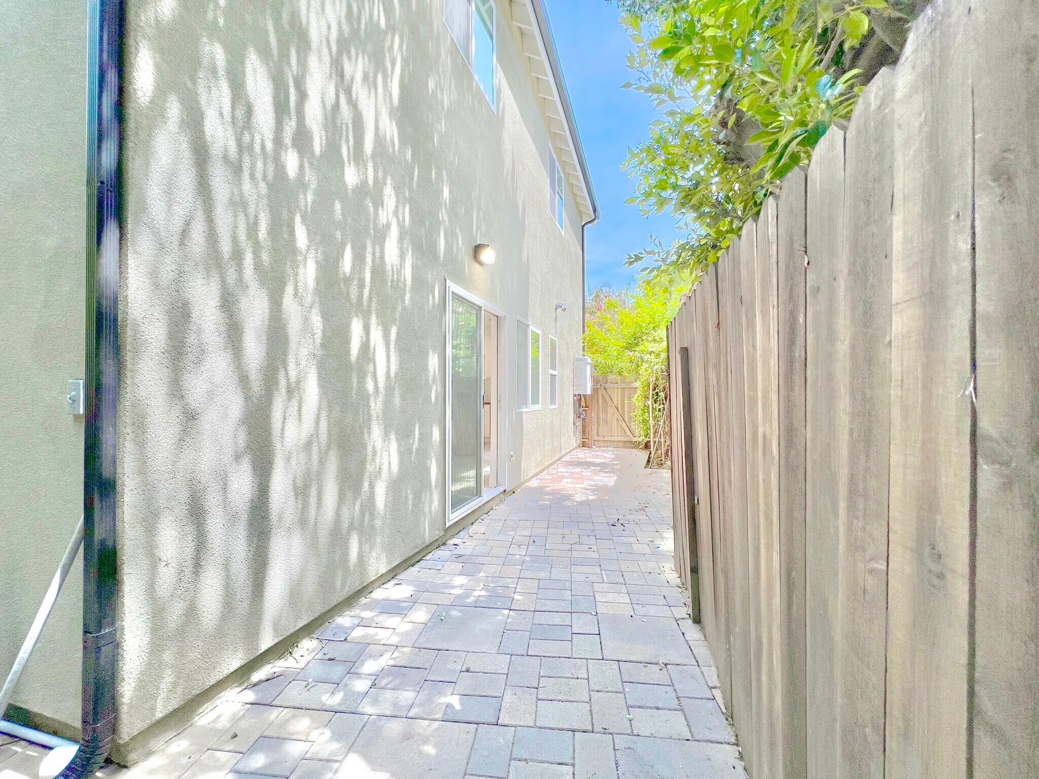 Building Photo - 2041 Linnington Ave