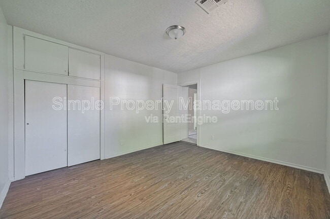 Building Photo - 713 SW 25th St