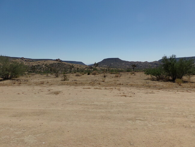 Building Photo - 5 Acre Property with Views!