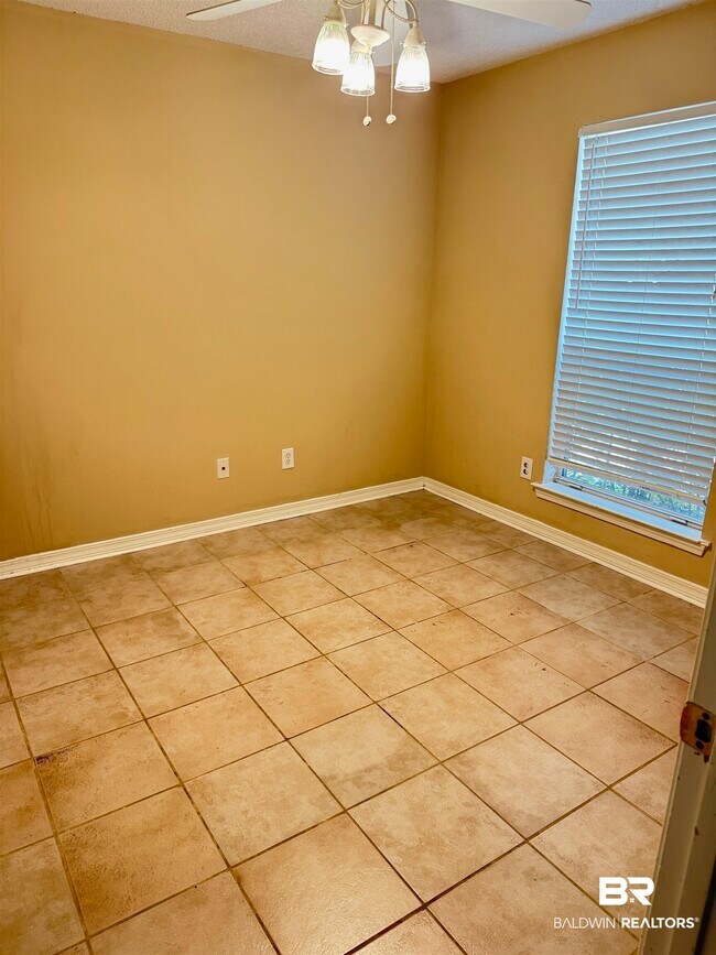 Building Photo - 406 Belle Chase Ct N