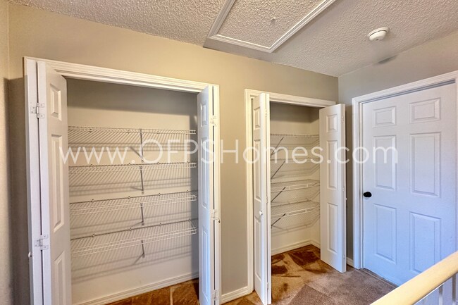 Building Photo - AVAILABLE NOW - Fort Walton Beach townhome!
