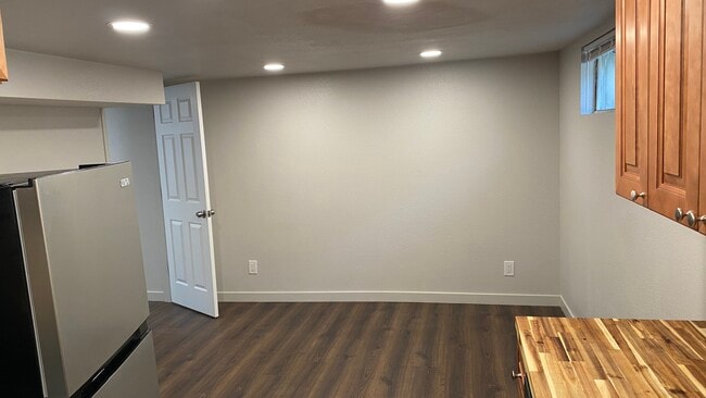 Unit B Living Room - 3063 S Pennsylvania St