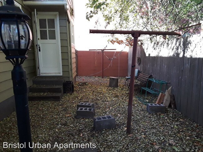 Building Photo - 727 NE Schuyler St