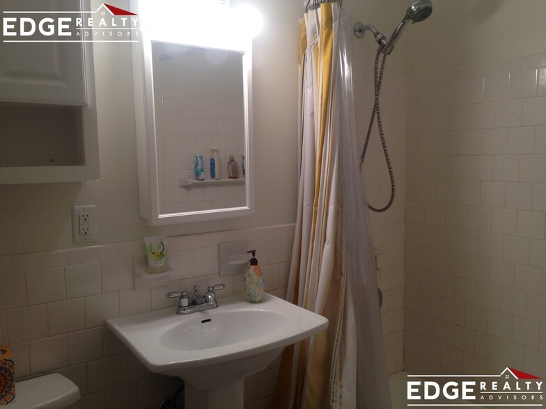 Building Photo - 804 Centre St