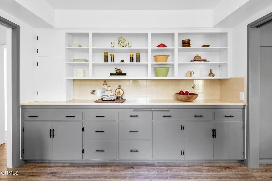 Kitchen (eastside) - 370 Grace Dr