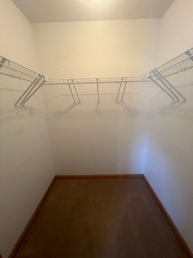 Building Photo - Move in Ready!