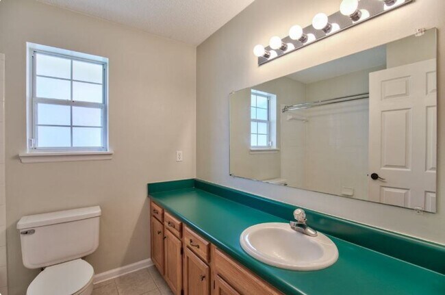 Building Photo - Beautiful 3x2 Home