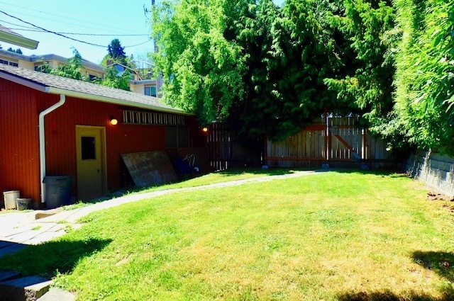 Building Photo - Updated 2 Bedroom Magnolia House