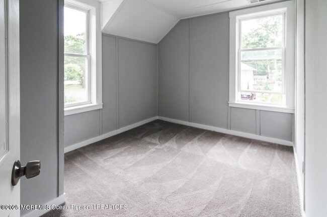 Building Photo - 306 Henley Ave