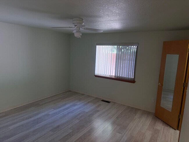 Building Photo - Updated Single Level Home in Highly Sought...