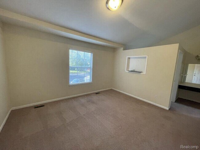 Building Photo - 298 Lake Meadow Dr